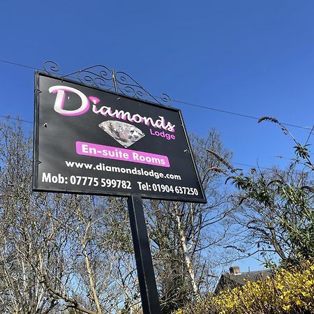 Diamonds Lodge Near York Hospital 외부 사진