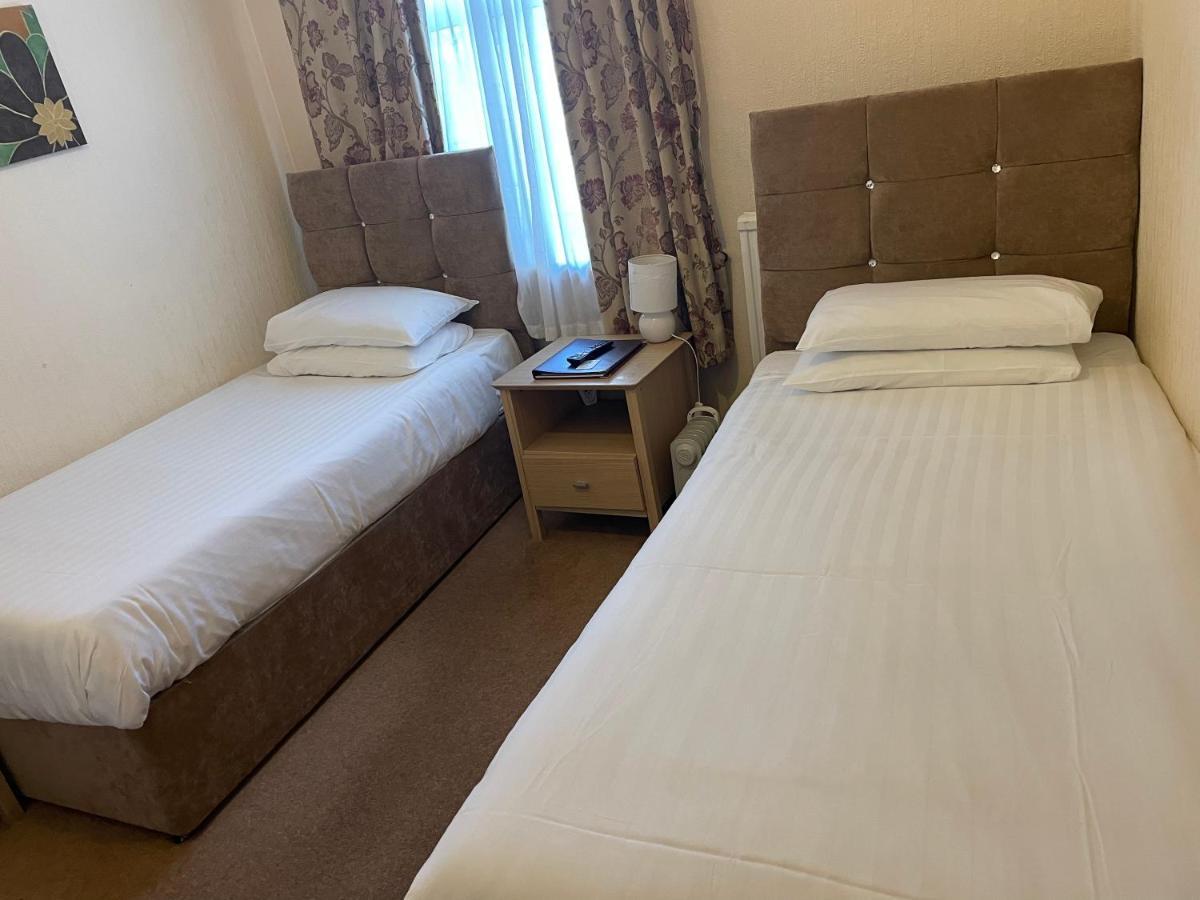Diamonds Lodge Near York Hospital 외부 사진