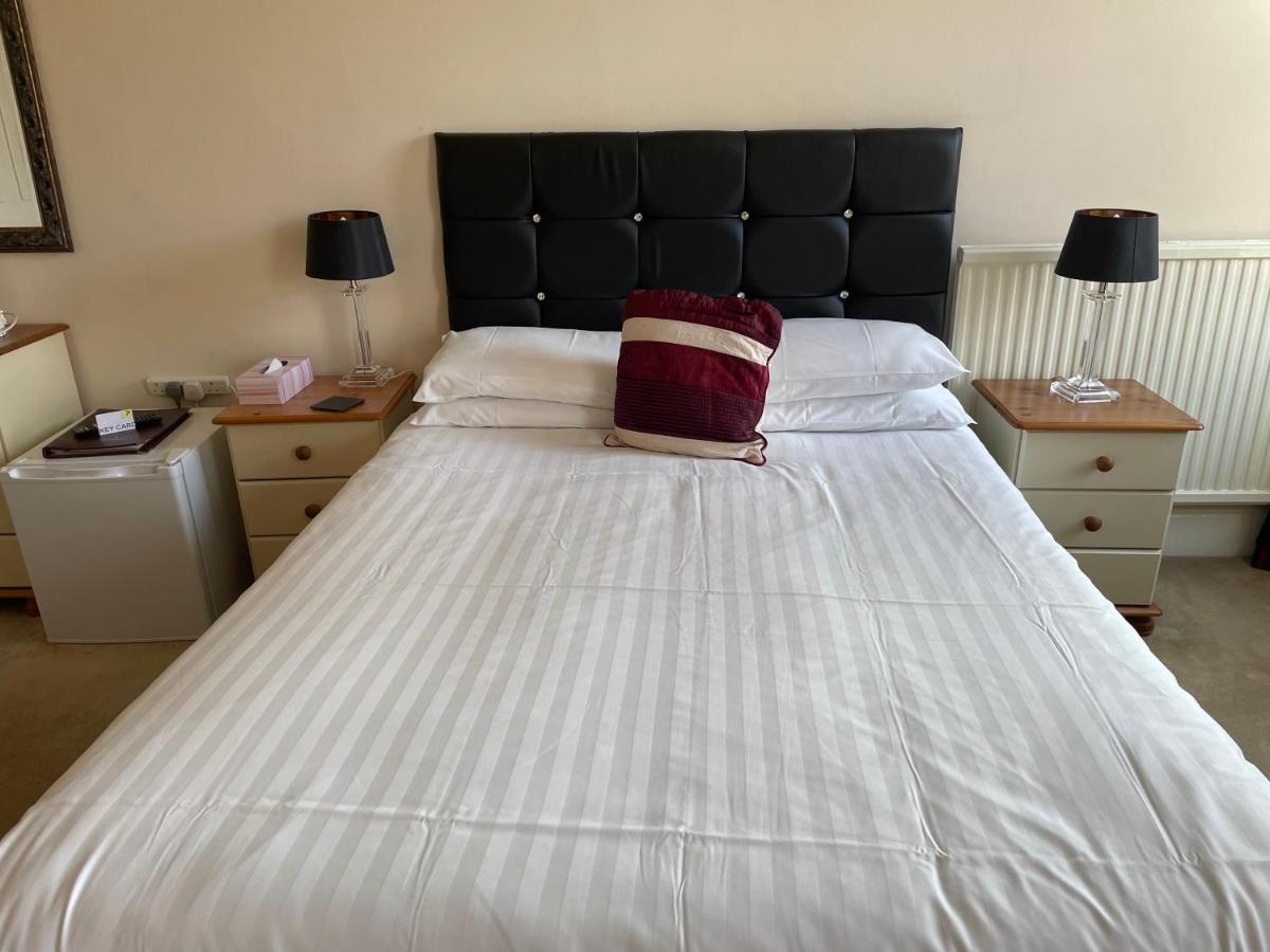Diamonds Lodge Near York Hospital 외부 사진