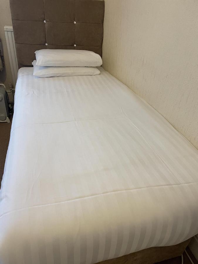 Diamonds Lodge Near York Hospital 외부 사진
