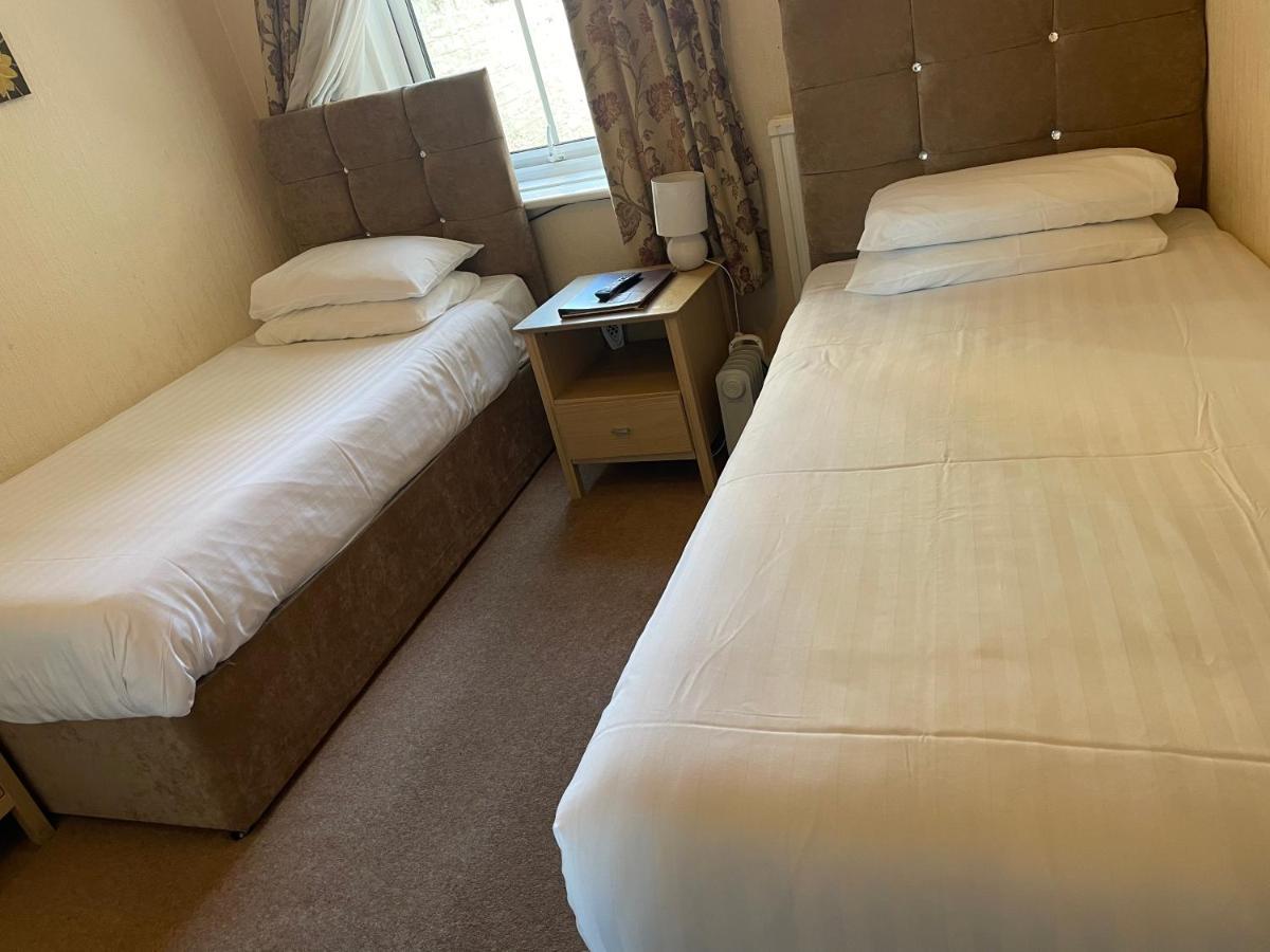 Diamonds Lodge Near York Hospital 외부 사진
